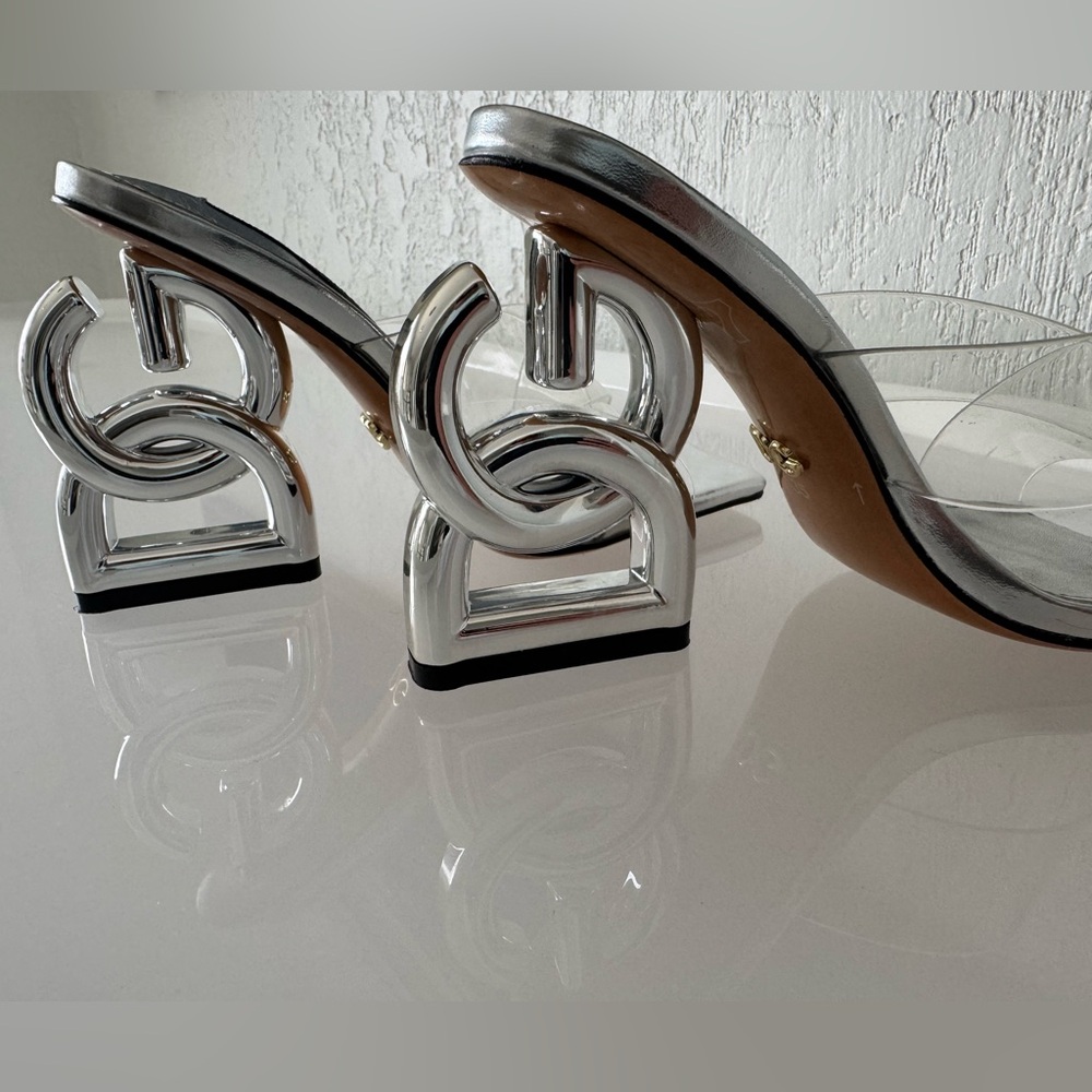 Pre-owned Dolce & Gabbana mules
No box,No bags.